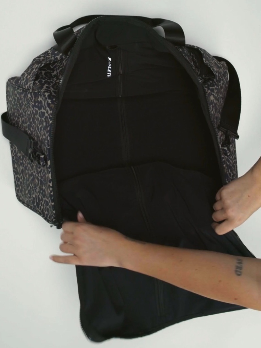 NWT Fabletics Travel Bag convertible hanging bag/weekender - Picture 5 of 14